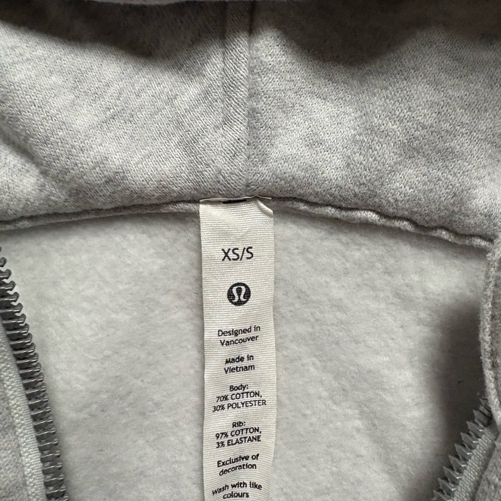 Lululemon cropped Gray Hoodie with Front Pocket - Picture 2 of 5